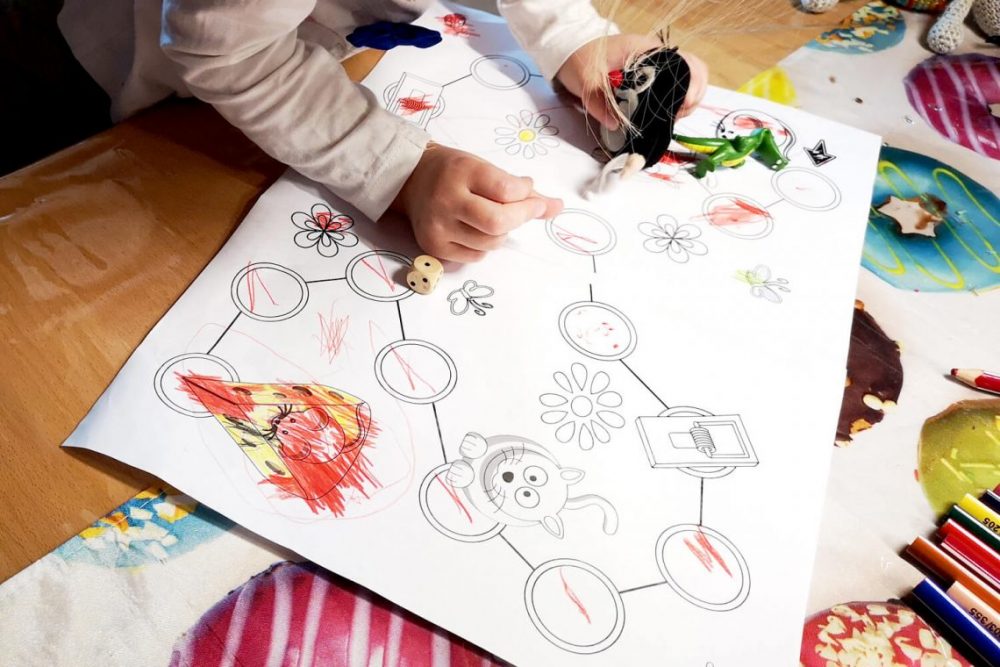 Juego de mesa: manualidades, colorear y juego en uno