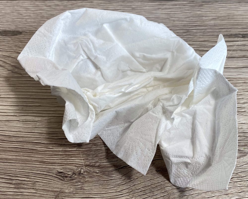 Fotovorlage zum Abzeichnen: Passive Falten bei einem zerknüllten Taschentuch